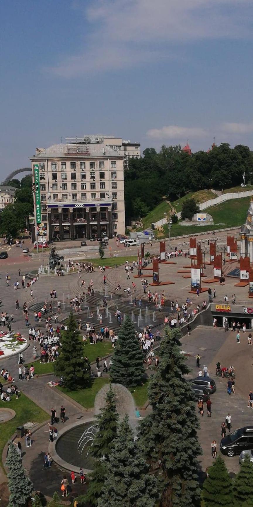Independence Square - Khreschatyk. View On Independence Sq. Fountains Kijów Zewnętrze zdjęcie