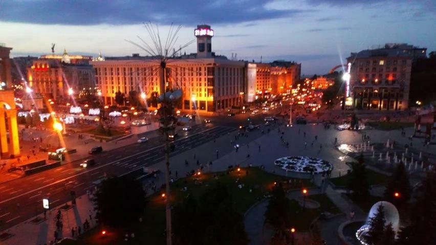 Independence Square - Khreschatyk. View On Independence Sq. Fountains Kijów Zewnętrze zdjęcie